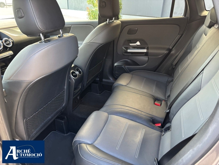 Mercedes-Benz Clase GLA GLA 200 d (247.712) foto 9